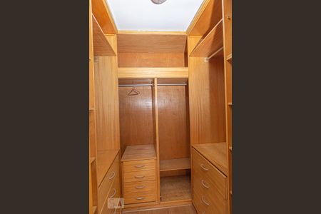 Apartamento para alugar com 120m², 2 quartos e 1 vaga Apartamento para alugar com 120m², 2 quartos e 1 vagaQuarto 2 - Closet