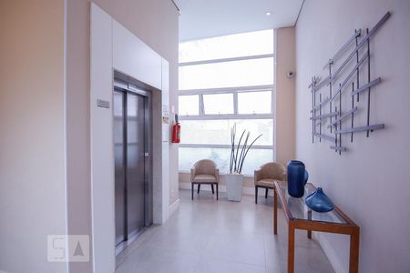 Apartamento à venda com 61m², 2 quartos e 1 vaga Apartamento à venda com 61m², 2 quartos e 1 vagaHall Elevador Entrada