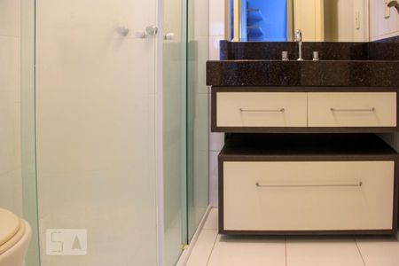 Detalhe banheiro de apartamento para alugar com 2 quartos, 87m² em Trindade, Florianópolis
