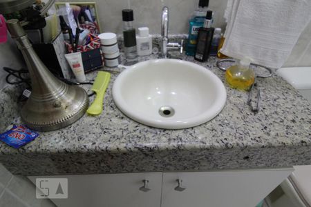 Casa à venda com 200m², 3 quartos e 4 vagasBanheiro