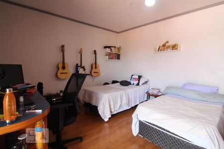 Casa à venda com 200m², 3 quartos e 4 vagas Quarto