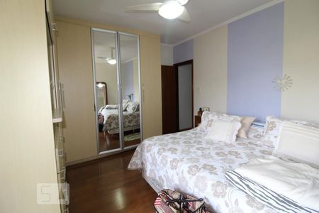Casa à venda com 200m², 3 quartos e 4 vagasQuarto