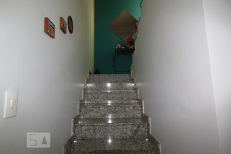 Casa à venda com 200m², 3 quartos e 4 vagasEscada