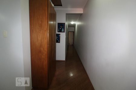 Casa à venda com 200m², 3 quartos e 4 vagasCorredor