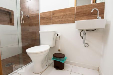 Banheiro de kitnet/studio para alugar com 1 quarto, 30m² em Jardim Brasil (zona Sul), São Paulo