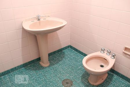 Casa para alugar com 150m², 3 quartos e 1 vagaBanheiro 1