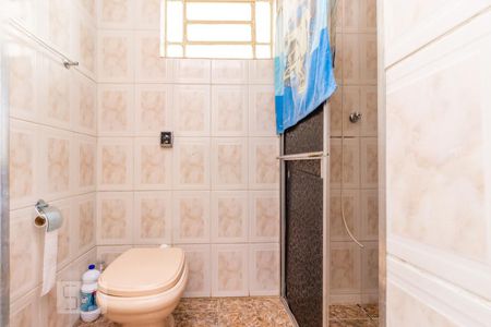 Casa à venda com 200m², 3 quartos e 6 vagas Casa à venda com 200m², 3 quartos e 6 vagasBanheiro da Edícula