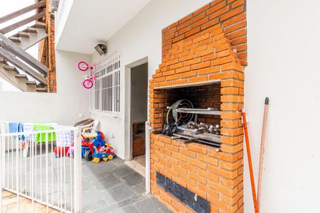 Casa à venda com 200m², 3 quartos e 6 vagas Casa à venda com 200m², 3 quartos e 6 vagasÁrea comum - Churrasqueira