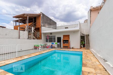 Casa à venda com 200m², 3 quartos e 6 vagas Casa à venda com 200m², 3 quartos e 6 vagasPiscina