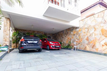 Casa à venda com 200m², 3 quartos e 6 vagas Casa à venda com 200m², 3 quartos e 6 vagasGaragem