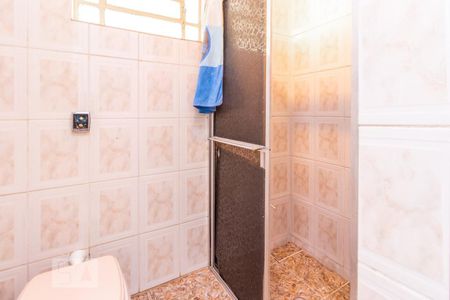 Casa à venda com 200m², 3 quartos e 6 vagas Casa à venda com 200m², 3 quartos e 6 vagasBanheiro da Edícula