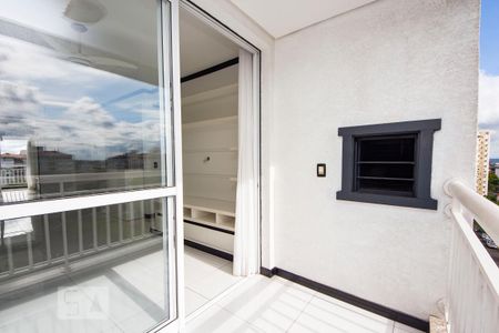 Varanda com churrasqueira da sala de apartamento para alugar com 2 quartos, 73m² em Jardim Lindóia, Porto Alegre