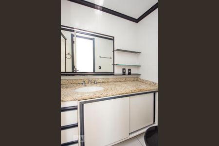 Banheiro 2 de apartamento para alugar com 2 quartos, 73m² em Jardim Lindóia, Porto Alegre