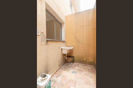 Casa de condomínio à venda com 60m², 2 quartos e 1 vagaÁrea de Serviço