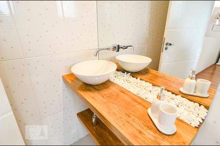 Casa à venda com 207m², 2 quartos e 2 vagasBanheiro da Suíte