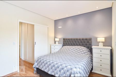 Casa à venda com 207m², 2 quartos e 2 vagasSuíte