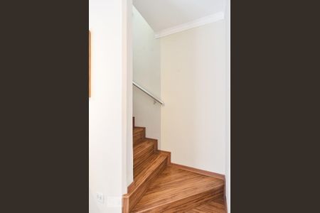 Casa à venda com 207m², 2 quartos e 2 vagasEscadas