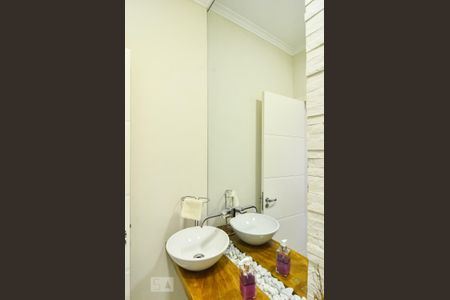 Casa à venda com 207m², 2 quartos e 2 vagasLavabo