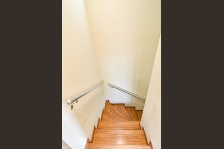 Casa à venda com 207m², 2 quartos e 2 vagasEscadas