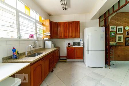 Casa para alugar com 275m², 4 quartos e 2 vagasCozinha