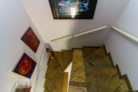 Casa para alugar com 275m², 4 quartos e 2 vagasEscada