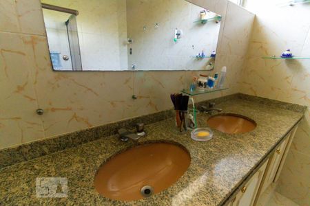 Casa para alugar com 275m², 4 quartos e 2 vagasBanheiro da Suíte 1