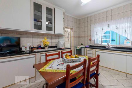 Casa à venda com 218m², 3 quartos e 2 vagasCozinha