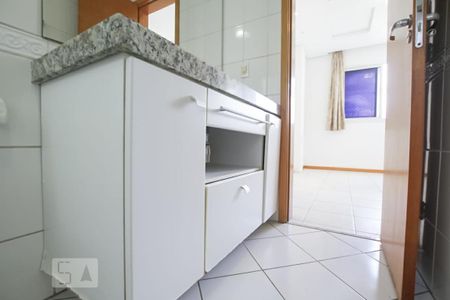 Apartamento à venda com 80m², 3 quartos e 1 vaga Apartamento à venda com 80m², 3 quartos e 1 vagaDetalhe do Banheiro da Suite - Armários