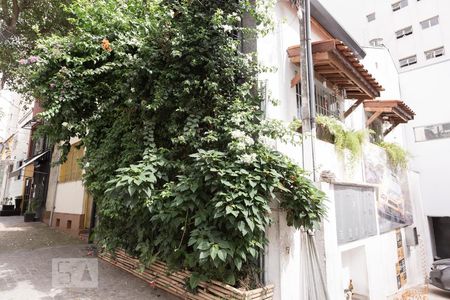 Casa para alugar com 260m², 4 quartos e sem vagaFachada