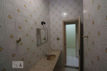 Casa à venda com 200m², 3 quartos e 3 vagasBanheiro da Suíte