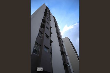 Apartamento para alugar com 57m², 2 quartos e 1 vaga Apartamento para alugar com 57m², 2 quartos e 1 vagaFachada