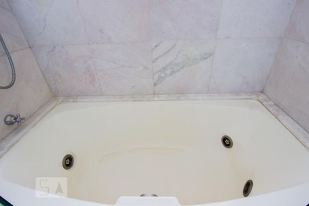 Apartamento à venda com 380m², 3 quartos e 4 vagasBanheiro suíte 2 - Banheira