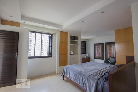 Apartamento à venda com 380m², 3 quartos e 4 vagasSuíte 2