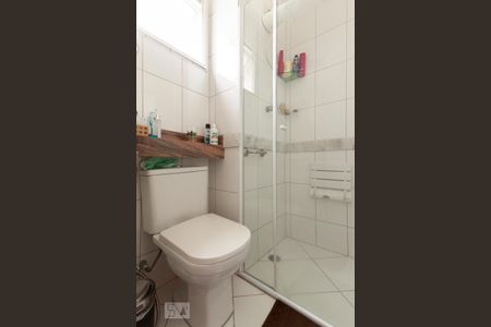 Banheiro suite de apartamento à venda com 3 quartos, 75m² em Loteamento Center Santa Genebra, Campinas