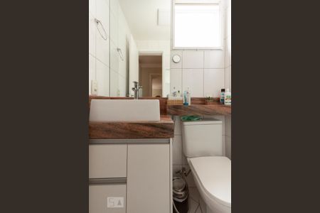 Banheiro suite de apartamento à venda com 3 quartos, 75m² em Loteamento Center Santa Genebra, Campinas