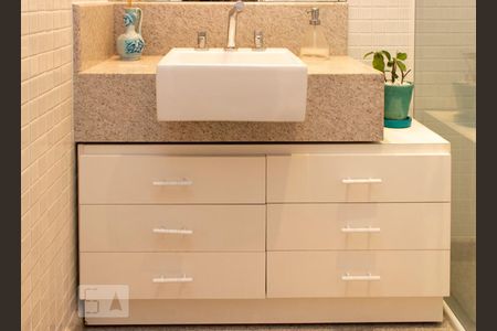 Apartamento à venda com 316m², 3 quartos e 4 vagasBanheiro Principal