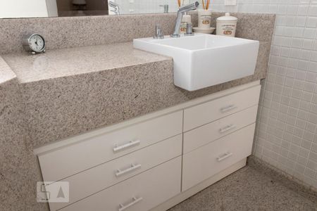 Apartamento à venda com 316m², 3 quartos e 4 vagasBanheiro da Suíte do Casal