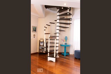 Apartamento à venda com 316m², 3 quartos e 4 vagasEscada