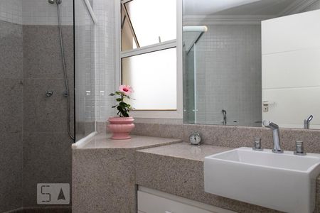 Apartamento à venda com 316m², 3 quartos e 4 vagasBanheiro da Suíte do Casal