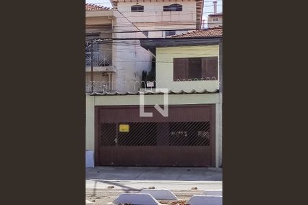 Casa à venda com 205m², 4 quartos e 2 vagas Casa à venda com 205m², 4 quartos e 2 vagasFachada