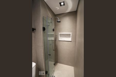 Banheiro de apartamento para alugar com 2 quartos, 67m² em Empresarial 18 do Forte, Barueri