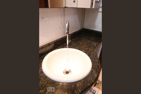 Casa de condomínio à venda com 146m², 3 quartos e 2 vagasBanheiro suite