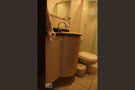 Casa de condomínio à venda com 146m², 3 quartos e 2 vagasBanheiro