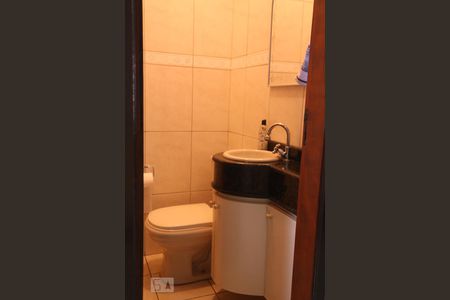 Casa de condomínio à venda com 146m², 3 quartos e 2 vagasLavabo