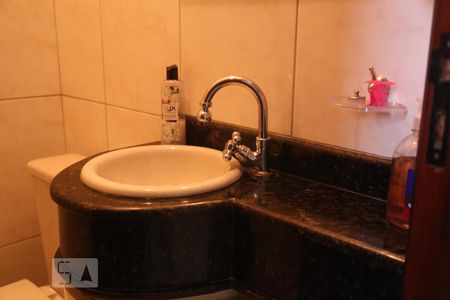 Casa de condomínio à venda com 146m², 3 quartos e 2 vagasLavabo