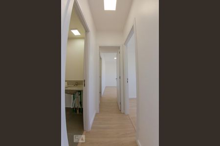 Corredor de apartamento à venda com 2 quartos, 64m² em São João, Porto Alegre