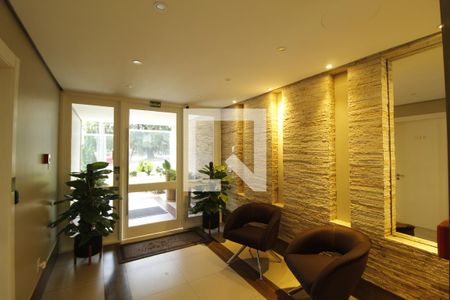 Hall social de apartamento para alugar com 2 quartos, 62m² em Passo da Areia, Porto Alegre