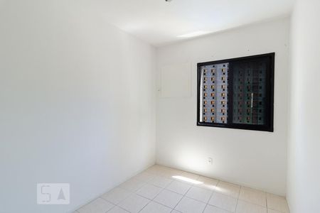 Quarto 1 de apartamento para alugar com 2 quartos, 52m² em Del Castilho, Rio de Janeiro