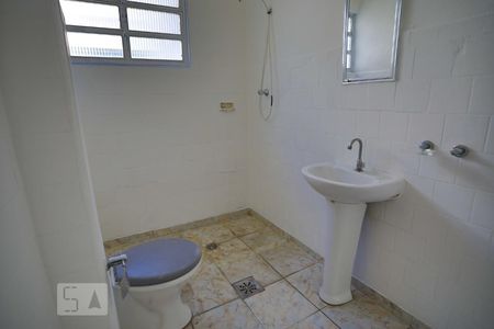 Banheiro do corredor de apartamento para alugar com 2 quartos, 73m² em Boqueirão, Santos