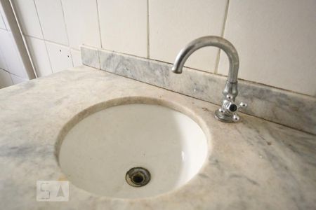 Banheiro - Torneira de casa para alugar com 1 quarto, 40m² em Jardim Roberto, Osasco